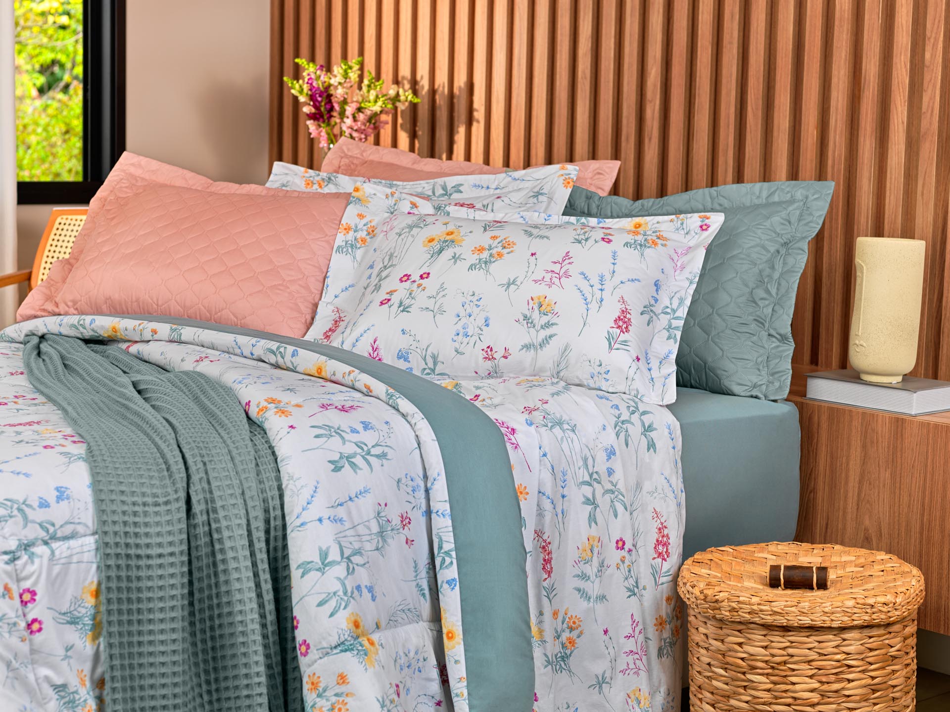 Quarto com decoração de primavera Havan Casa